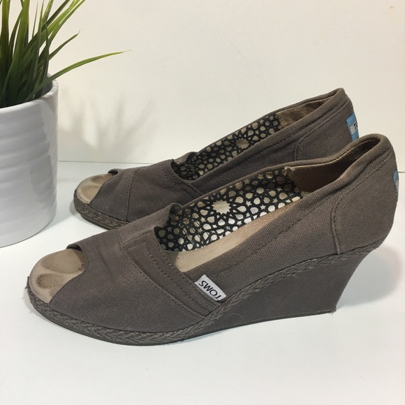 Toms tan wedged peeptoe shoes